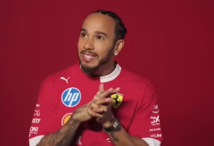 Hamilton in tuta Ferrari