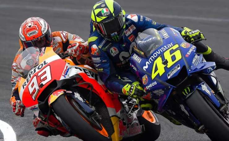 Uno dei duelli tra Valentino Rossi e Marc Marquez