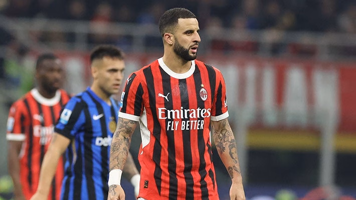 Walker con la maglia del Milan durante il derby (fonte immagine: AC Milan)