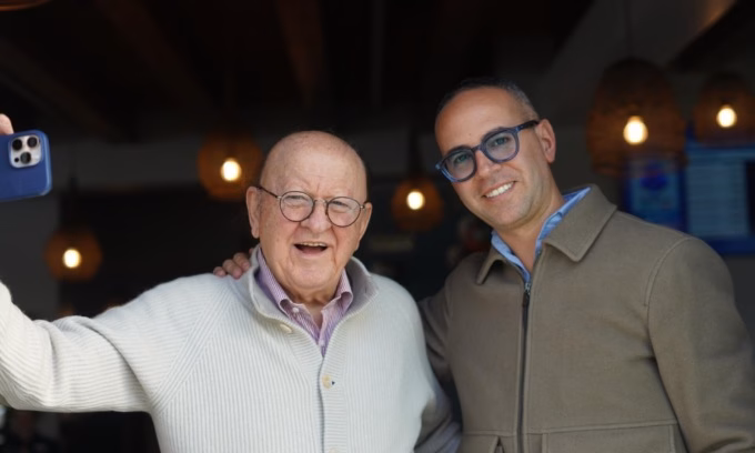 Michele Criscitiello insieme a Massimo Boldi allo Sportitalia Village