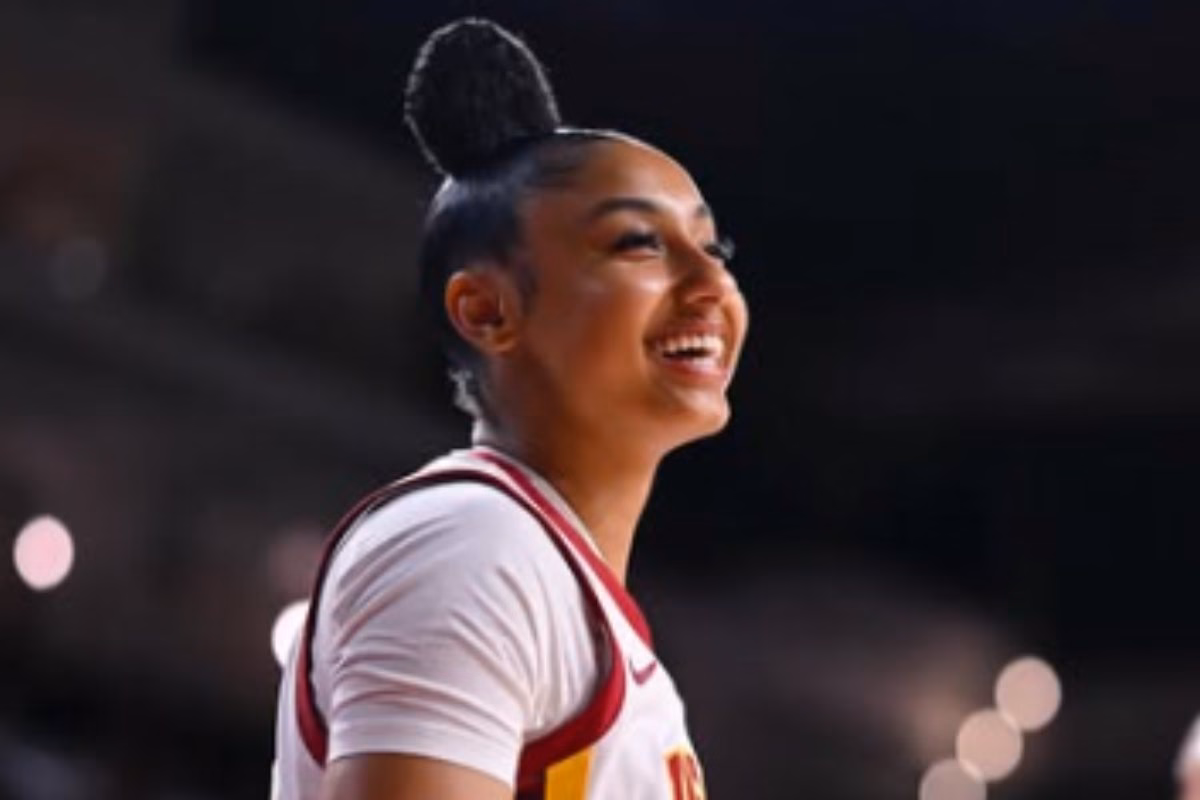 JuJu Watkins in campo prima dell'infortunio