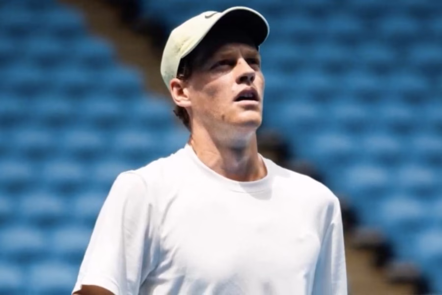 Jannik sinner in allenamento