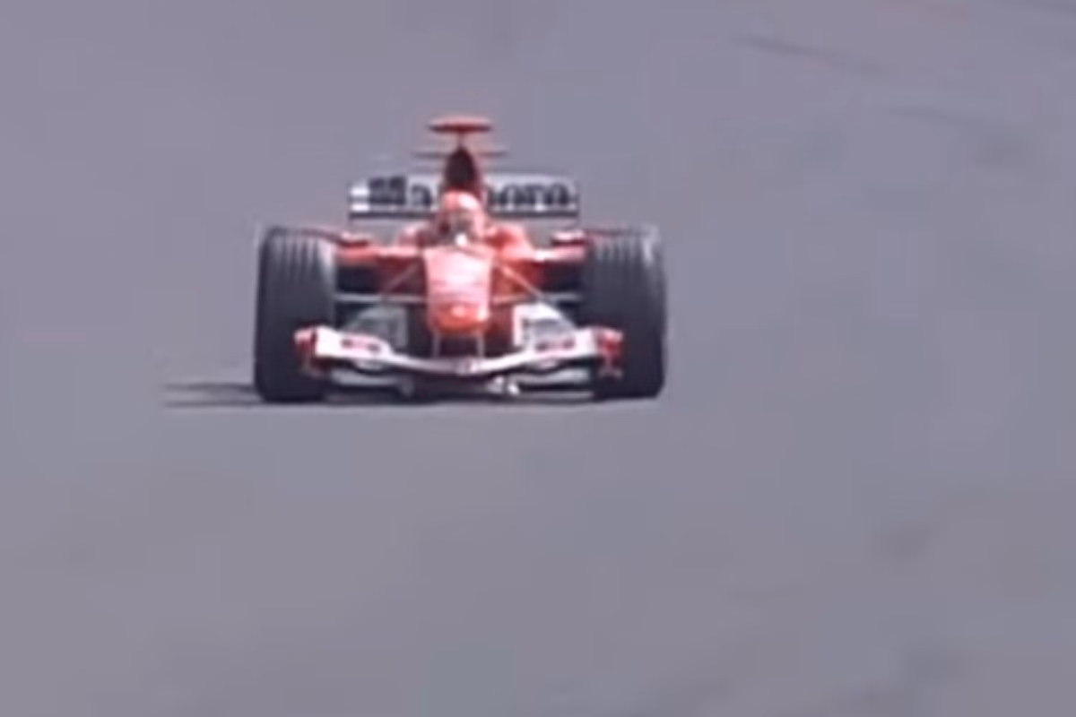 Michael Schumacher in pista con la F2004