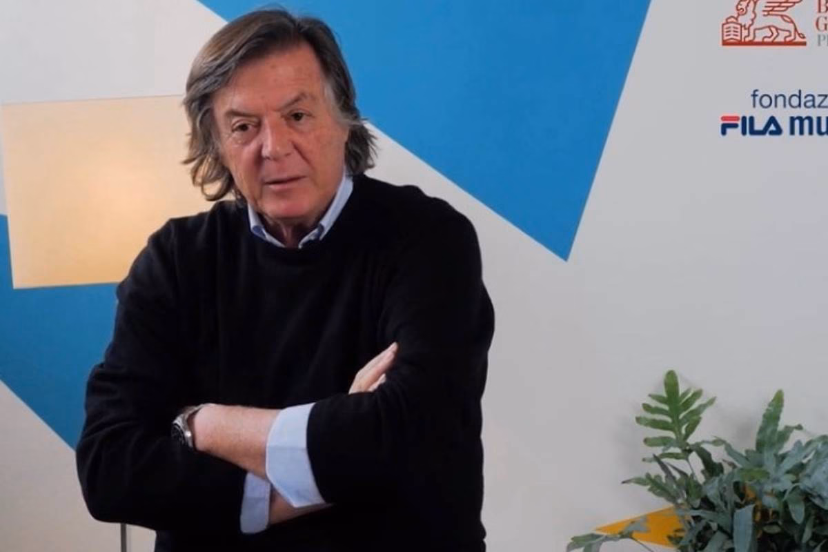 Adriano Panatta con le braccia conserte 