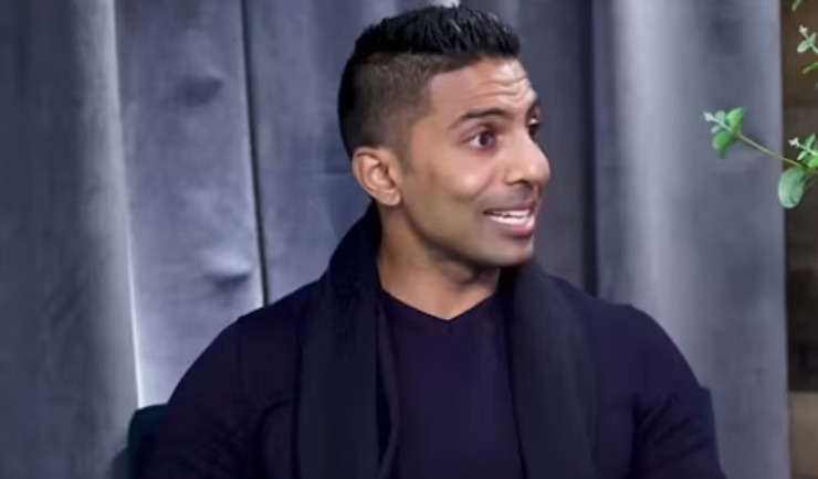 Prakash Amritraj durante una intervista