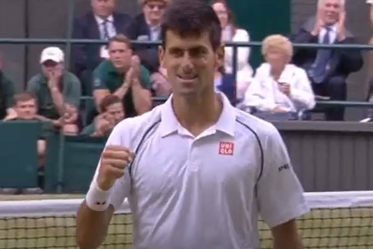 Djokovic esulta