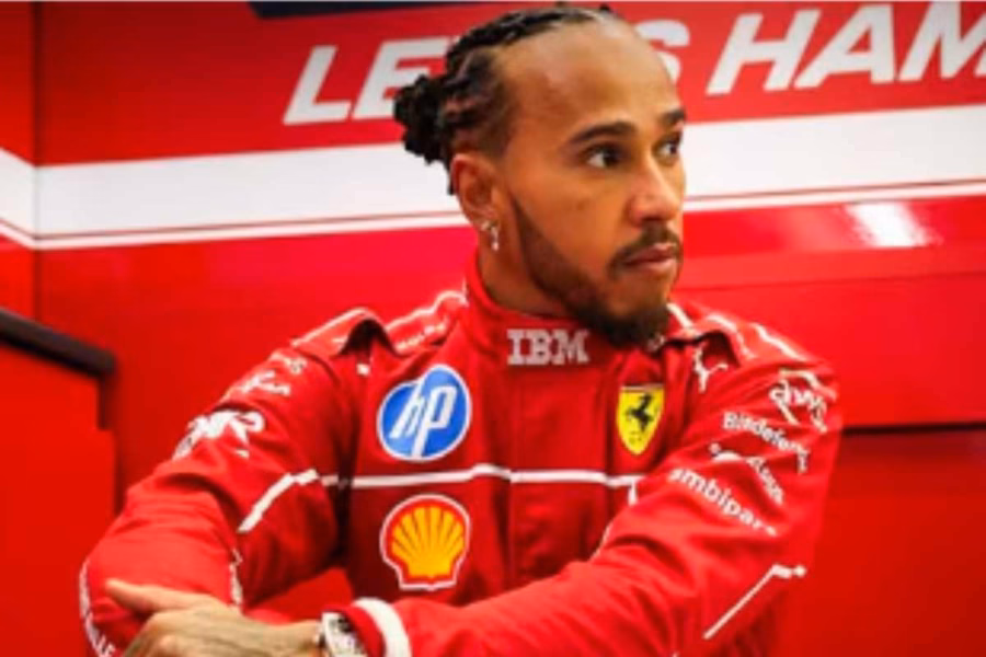 Hamilton nel box Ferrari