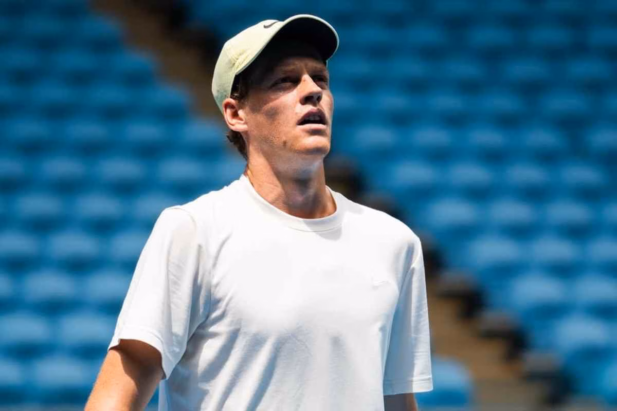 Sinner durante un match