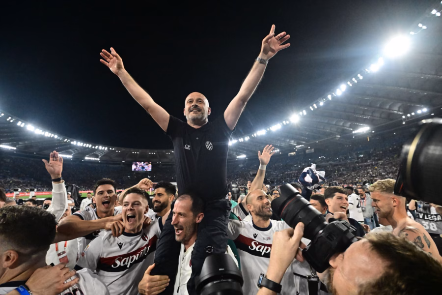 Italiano festeggia la Coppa Italia del Bologna