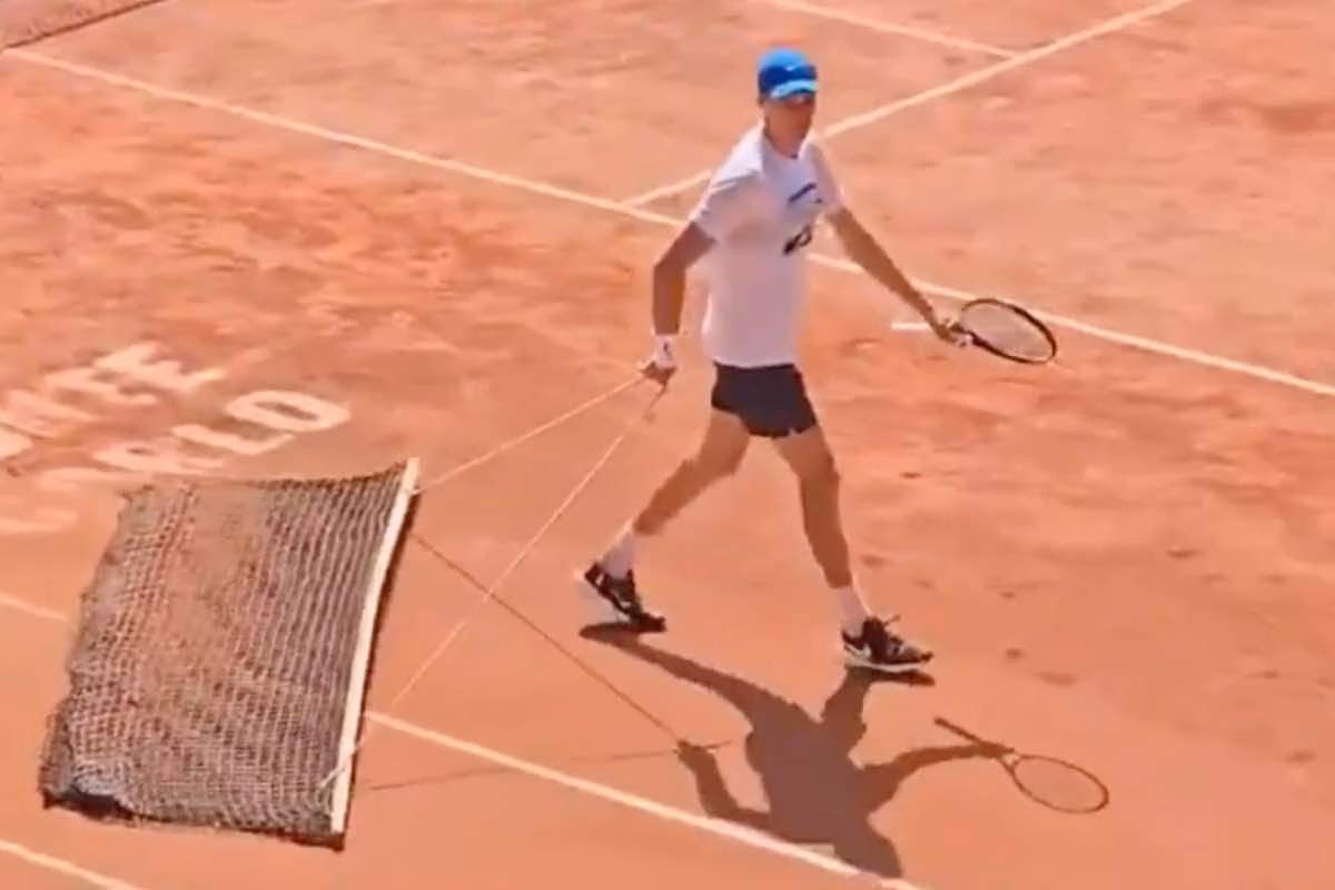 Sinner pulisce il campo