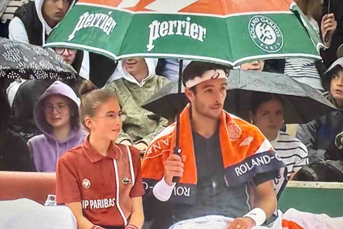 Musetti gesto in campo 