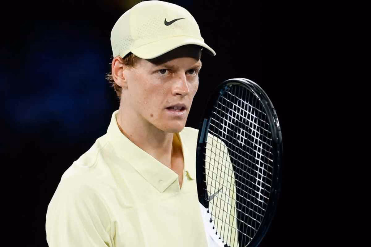 Jannik Sinner durante un match