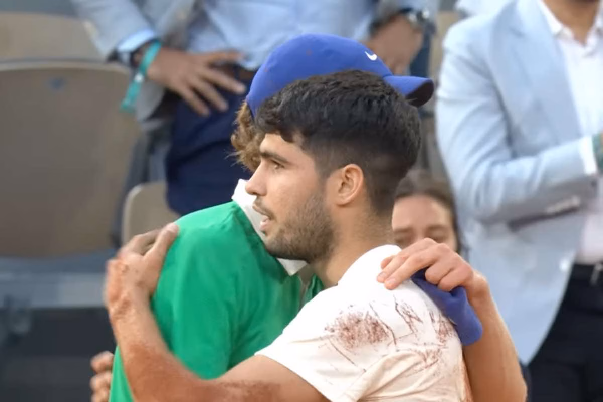 abbraccio tra Sinner e Alcaraz