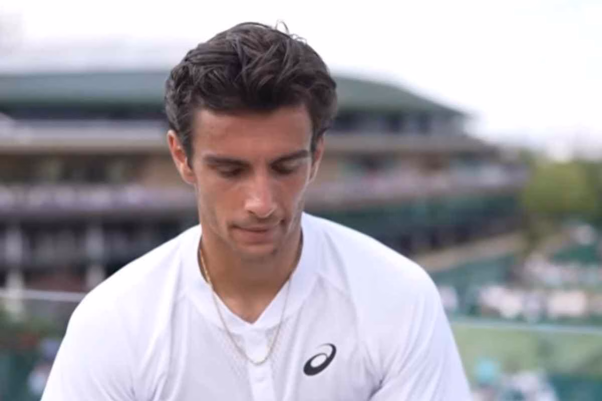 Lorenzo Musetti a testa bassa