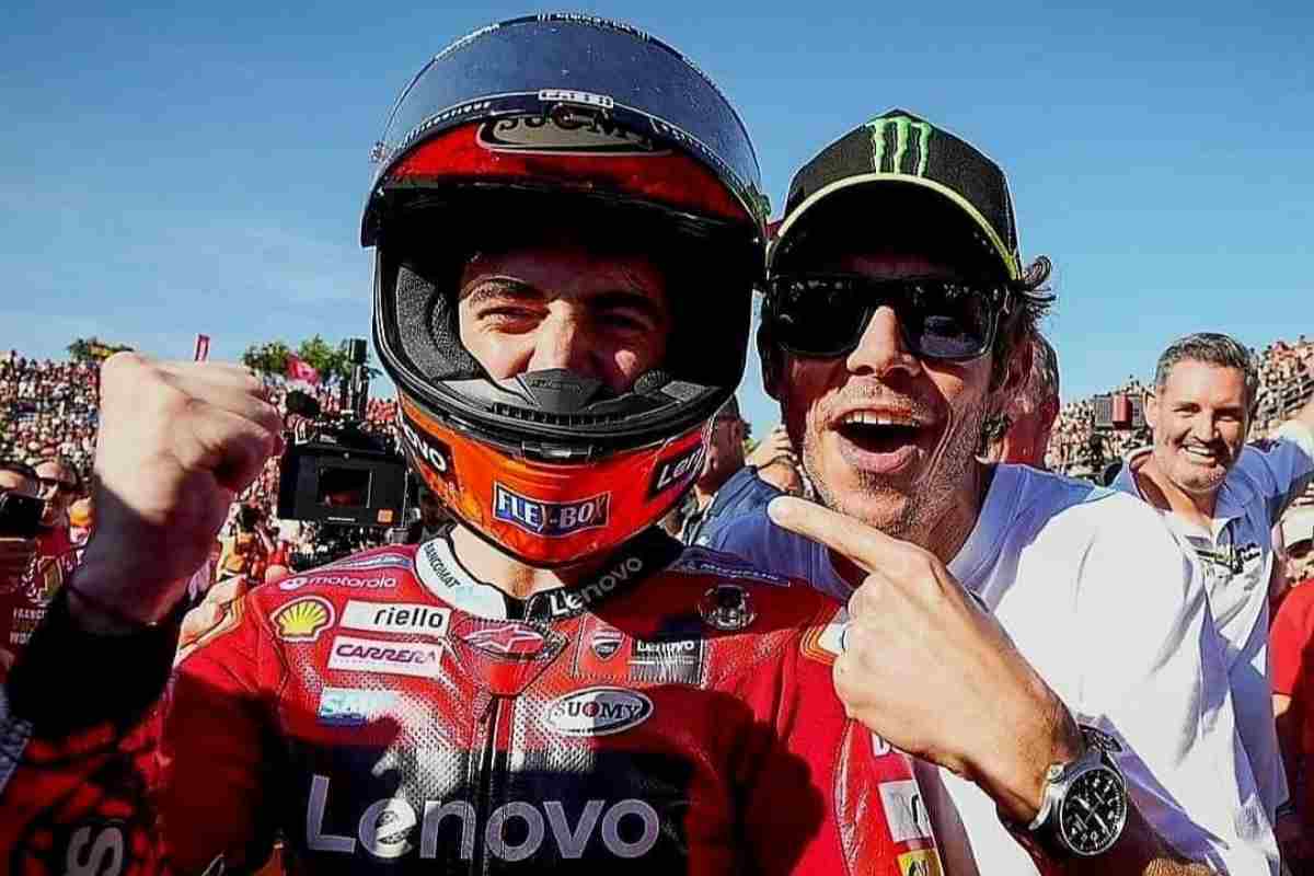 Bagnaia con Valentino Rossi