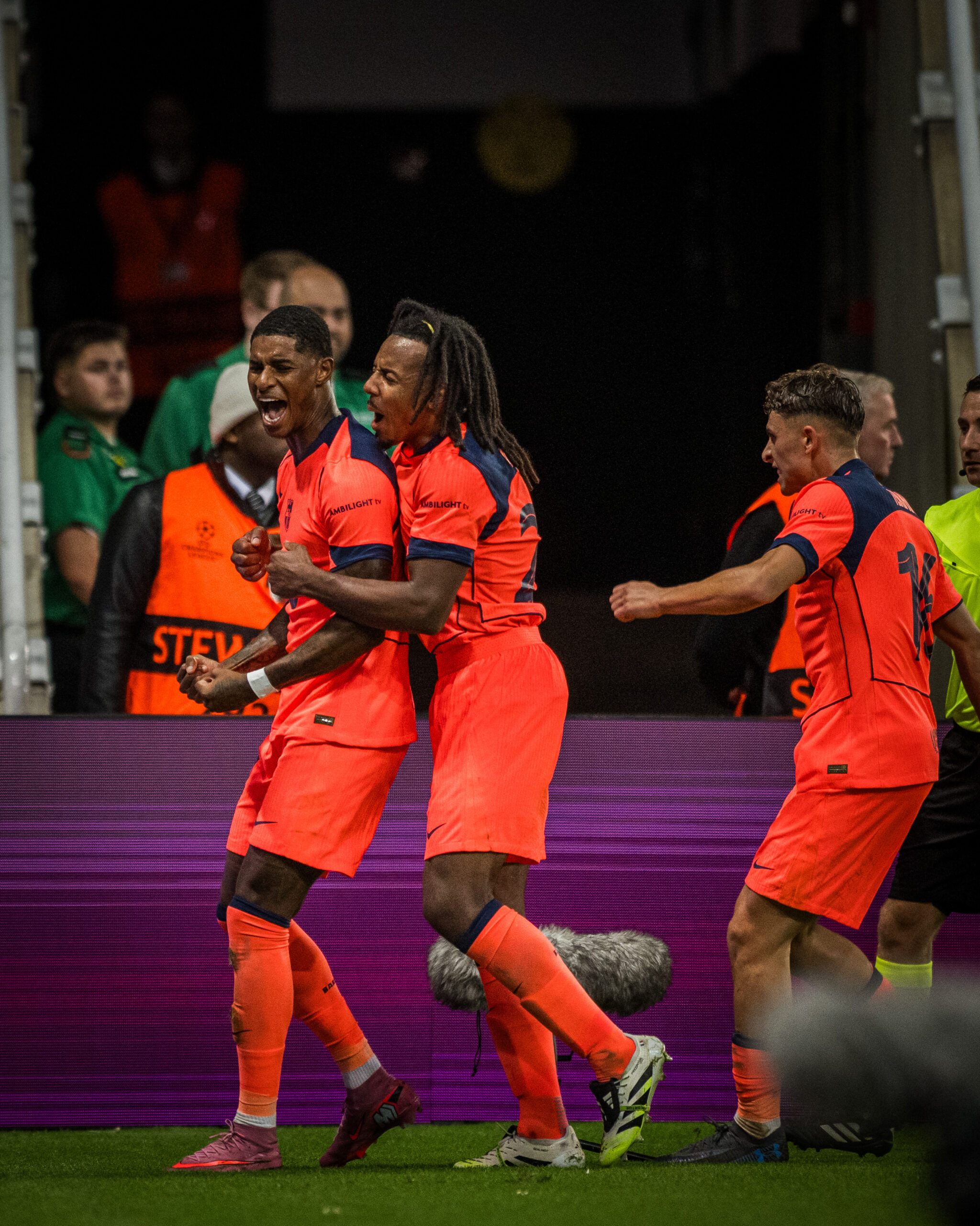 Champions League, vincono Eintracht, Barcellona e Sporting