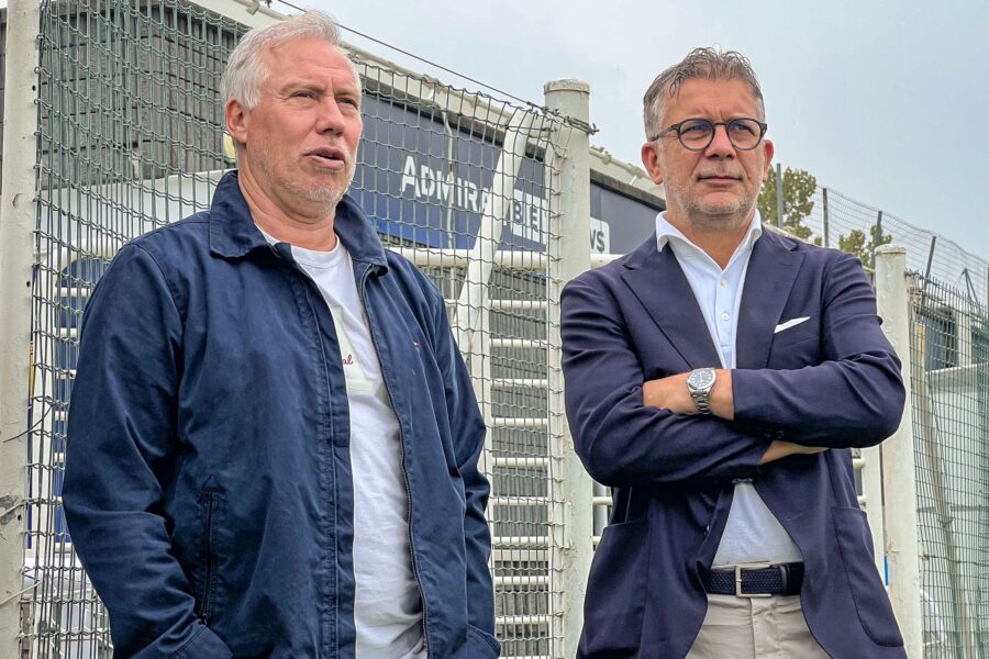 Nestor Sensini a Collecchio con il CEO del Parma Federico Cherubini (© Parma Calcio)