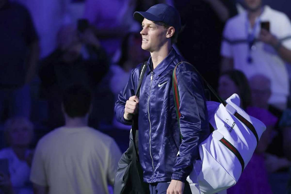 Sinner guarda lontano 