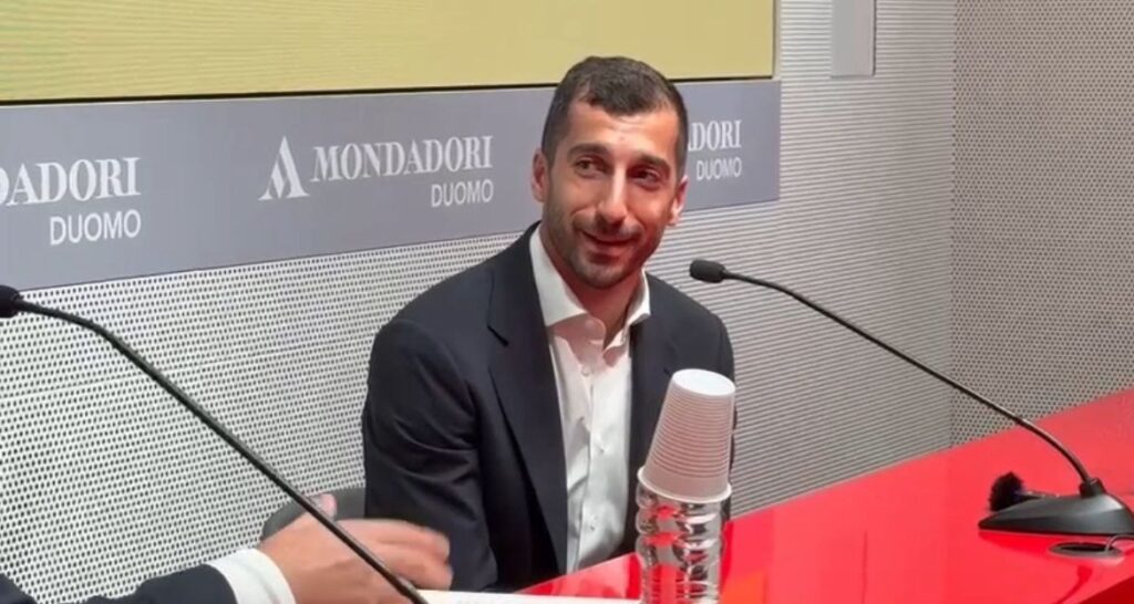 Henrikh Mkhitaryan, centrocampista dell’Inter, alla presentazione della sua biografia alla Mondadori del Duomo