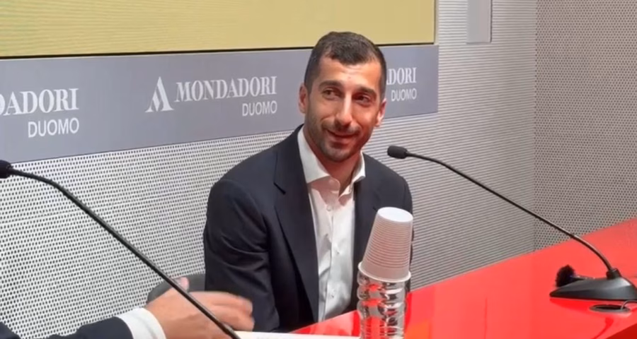 Henrikh Mkhitaryan, centrocampista dell’Inter, alla presentazione della sua biografia alla Mondadori del Duomo