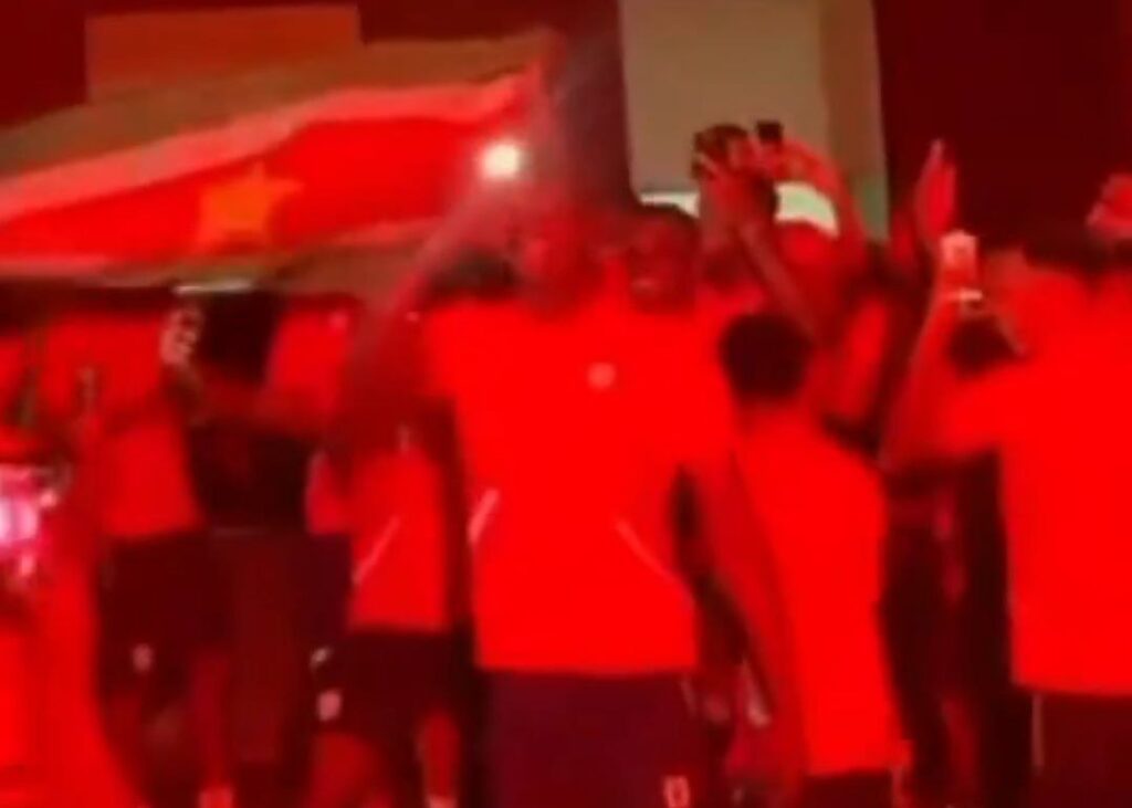 Il ballo dei giocatori del Suriname, in risposta al tentativo di disturbo dei tifosi di Panama