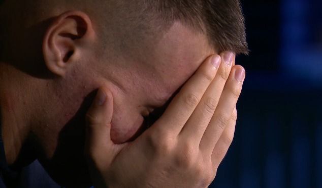 Il pianto di Francesco Camarda in panchina dopo l’errore dal dischetto in Lecce Napoli