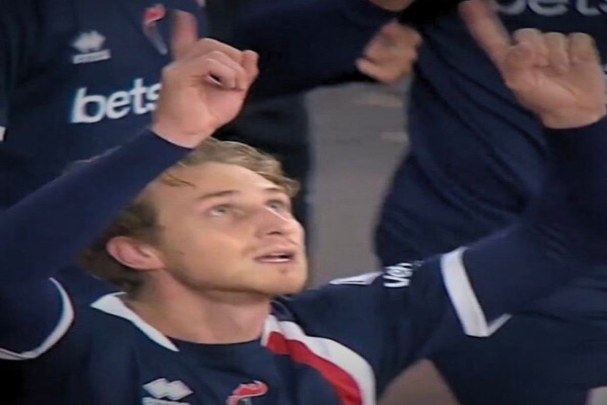 Matthias Verreth, centrocampista del Bari, dedica la rete al figlio scomparso qualche mese fa