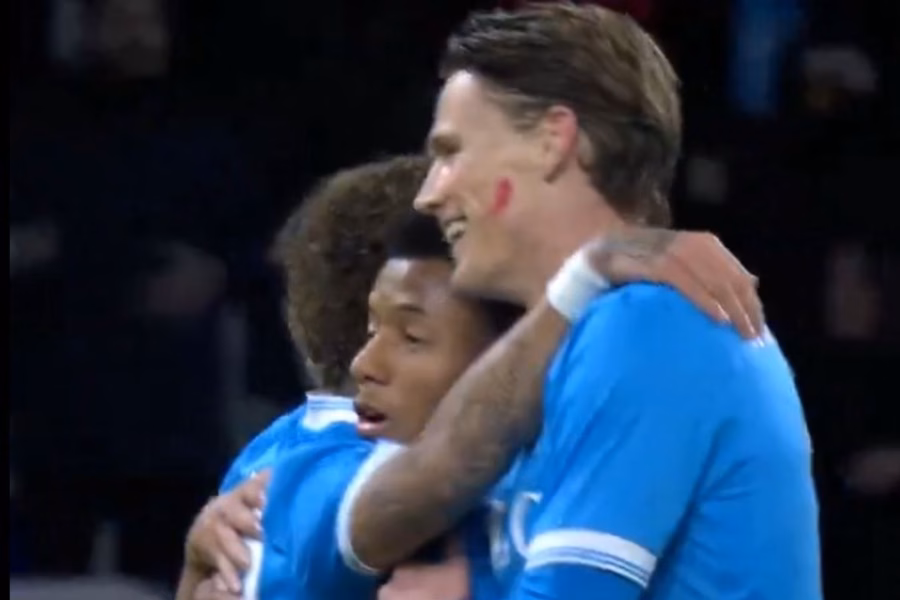 Lang, Neres e McTominay esultano