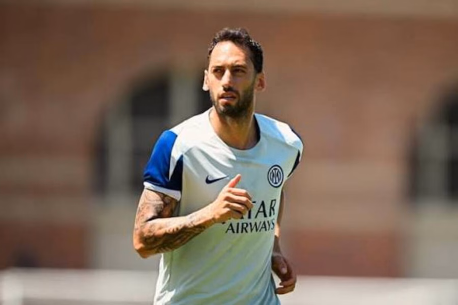 Hakan Calhanoglu, centrocampista dell'Inter