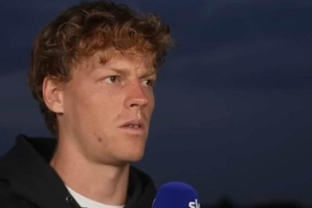 Jannik Sinner durante un'intervista