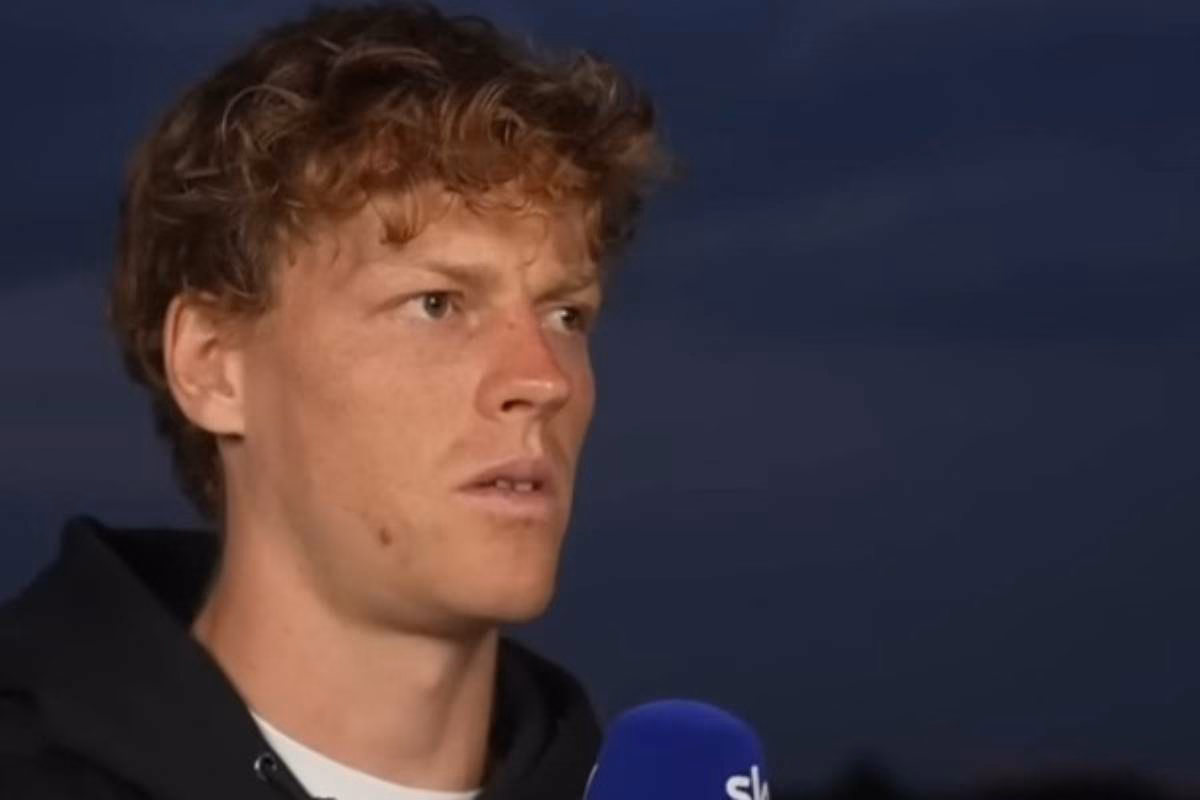 Jannik Sinner durante un'intervista 