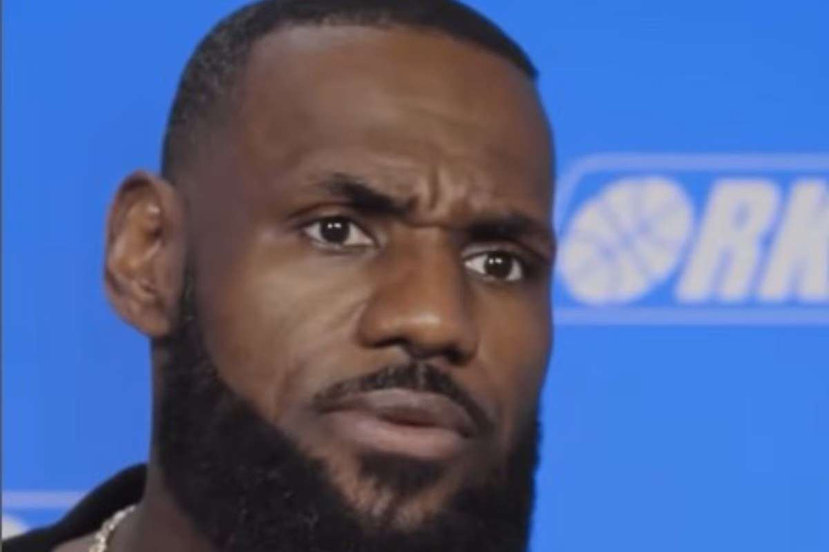 LeBron James perplesso