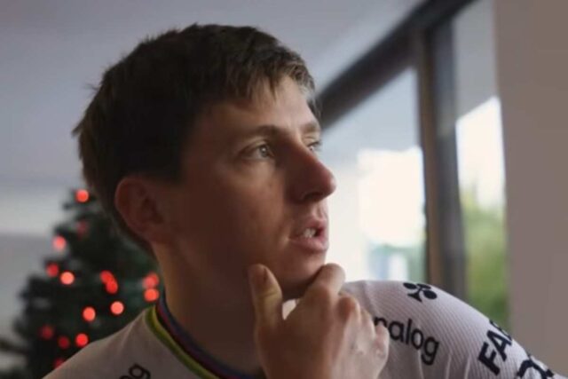 Tadej Pogacar perplesso