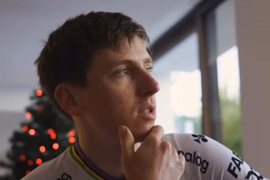 Tadej Pogacar perplesso