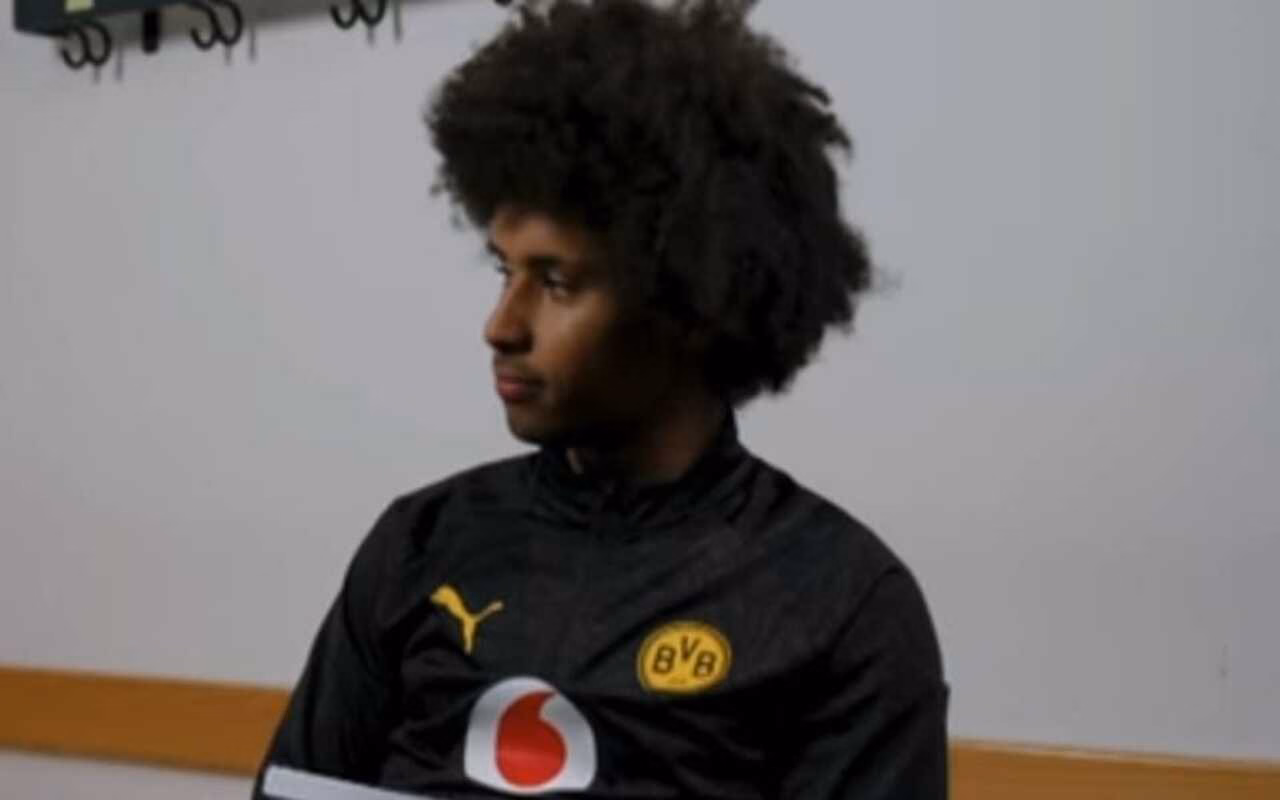 Inter e Napoli, suggestione Adeyeni: chiesta la cessione al Dortmund. C’è lo zampino della moglie