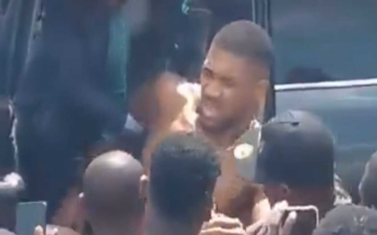 Incidente per Anthony Joshua, il video