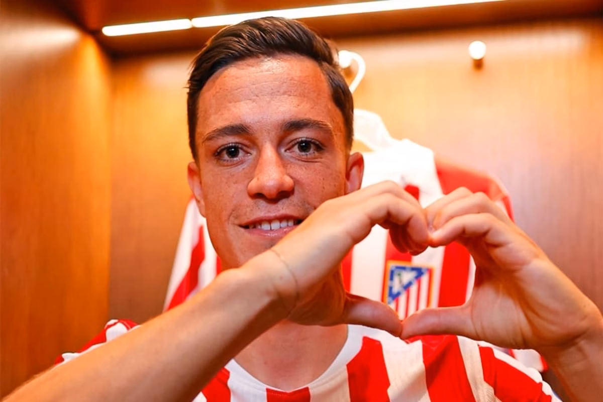 Raspadori con la maglia dell'Atletico