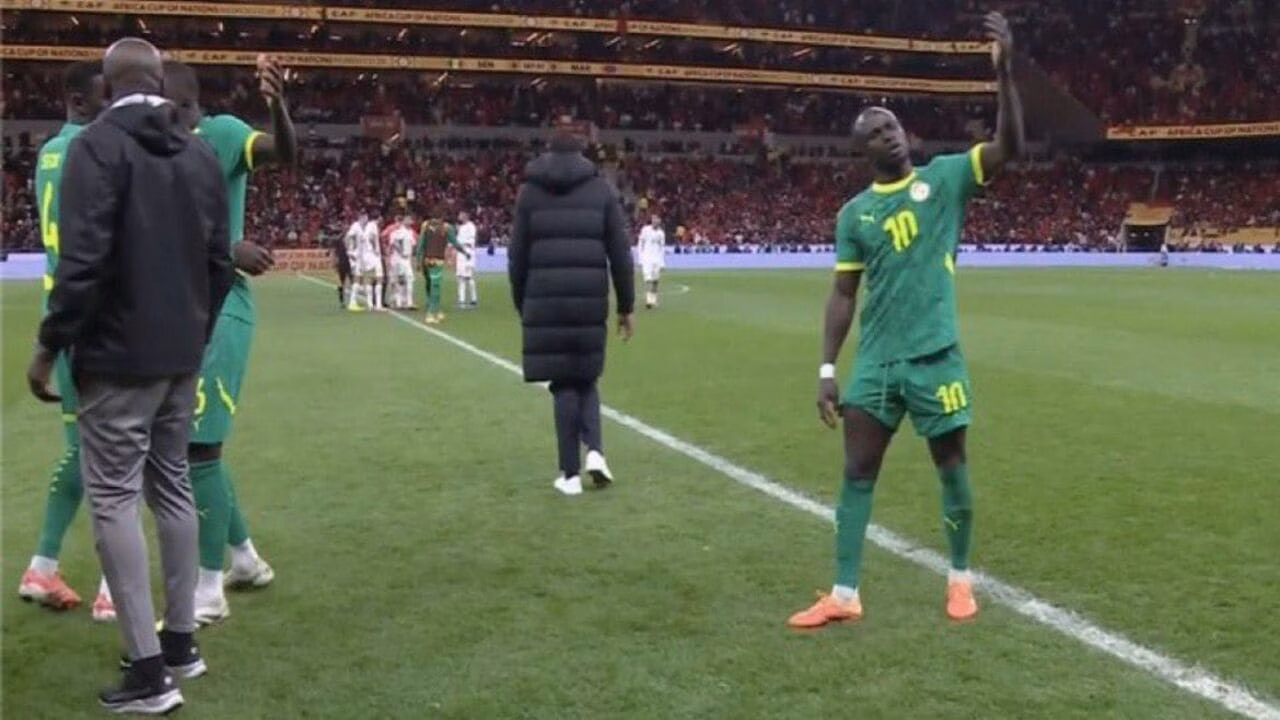 Il Senegal lascia il campo dopo il rigore per il Marocco in Coppa d'Africa 