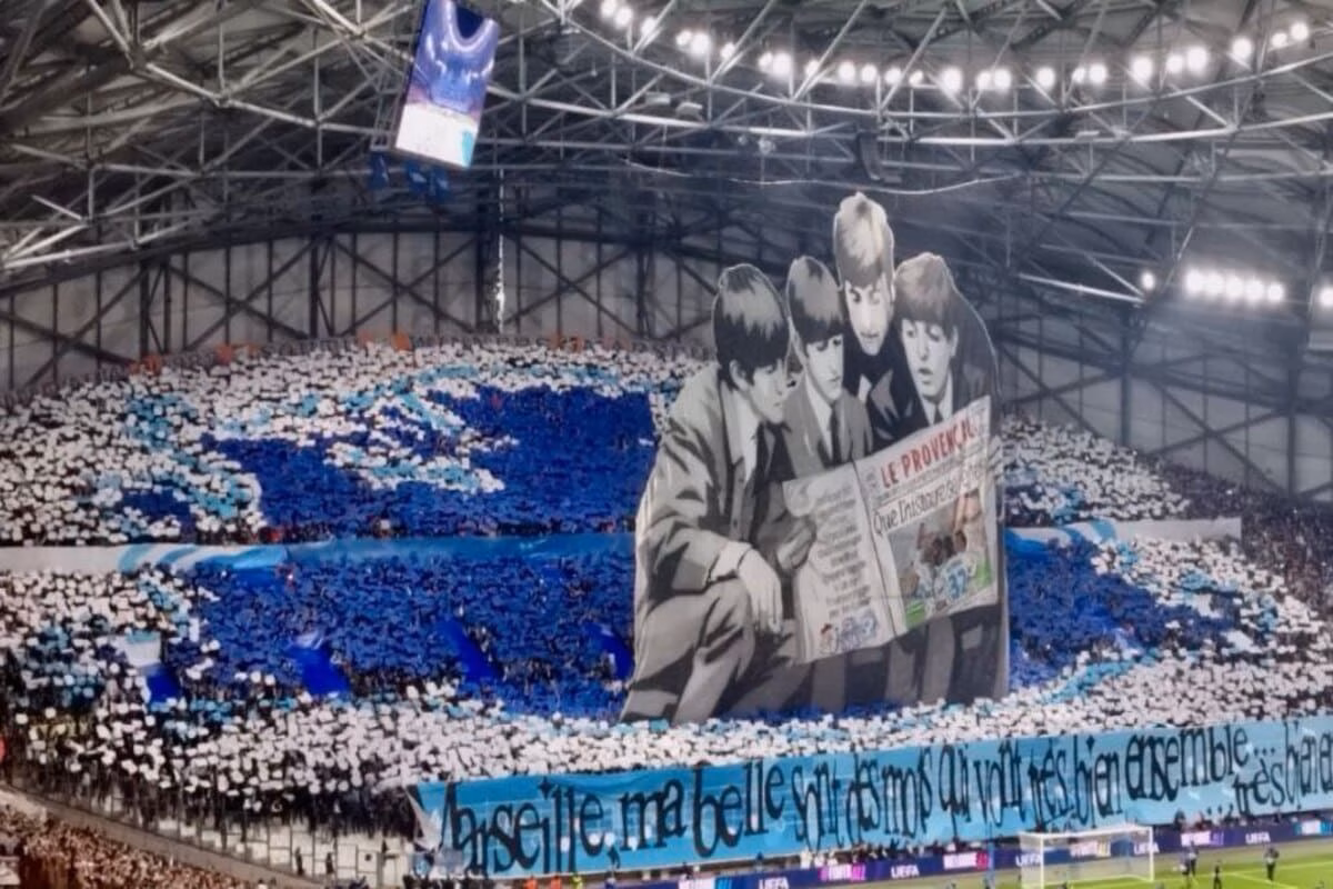 La coreografia dei tifosi del Marsiglia contro il Liverpool