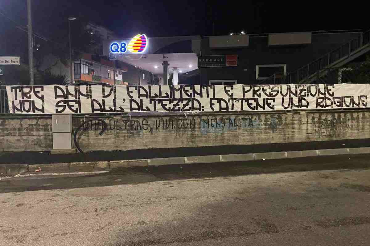 Striscione tifosi Salernitana